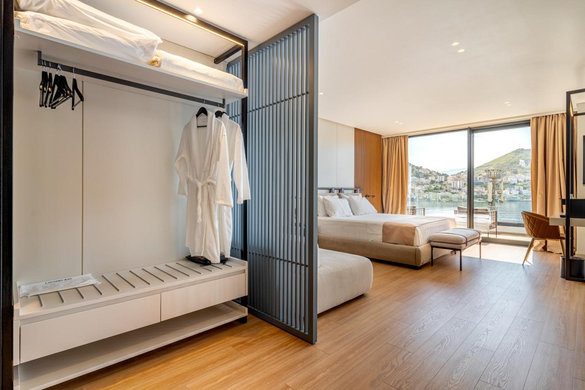 Yacht Premium Hotel Саранда Экстерьер фото